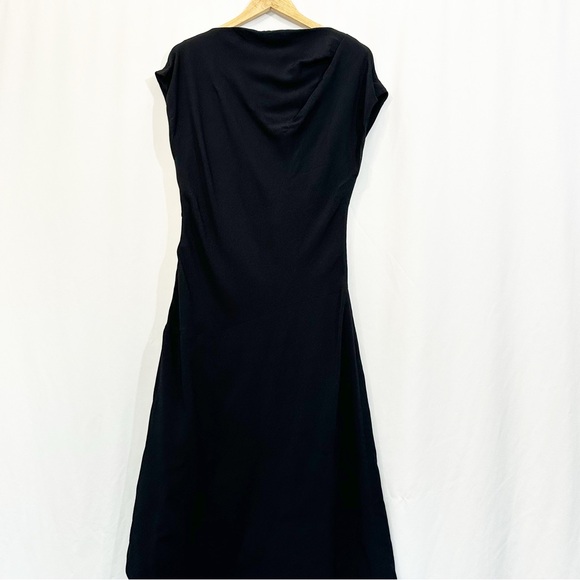 NWT YEON Hoshi Asymmetrical Hem Short Sleeve Boatneck Midi Dress in Black - Picture 5 of 14